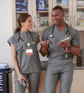 Scrub masculino com bolsos